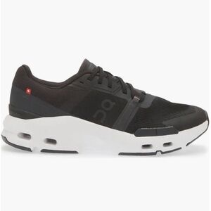 New in Box On Running Cloudpulse Training Shoe Women’s Size 7 Black